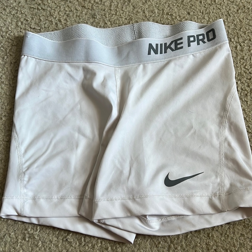 Medium Nike Pros White